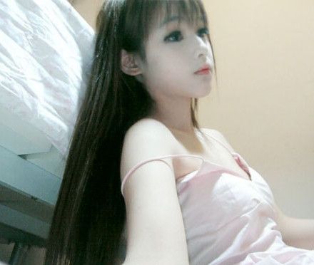 Chinese teenage girl Wang Jiayun looks freakishly like a sex doll in her heavily photoshopped photographs.
