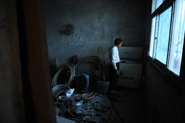 chongqing-china-chinese-father-has-kept-sons-body-in-freezer-for-6-years-01-600x399.jpg