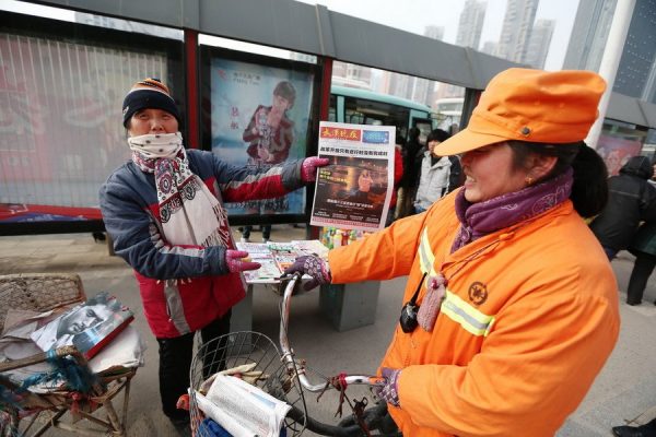 Yu Youzhen is buying newspapers.