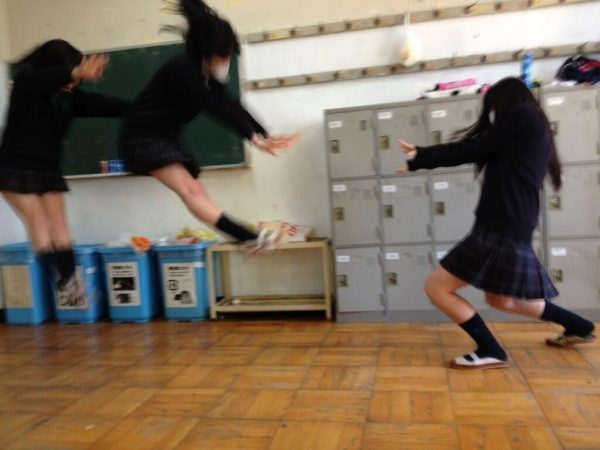 japanese-schoolgirls-makankosappo-kamehameha-hadouken-fireball-photos-21-600x450.jpg