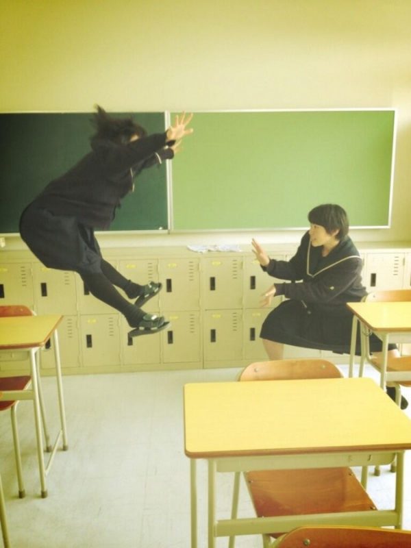 japanese-schoolgirls-makankosappo-kamehameha-hadouken-fireball-photos-27-600x800.jpg