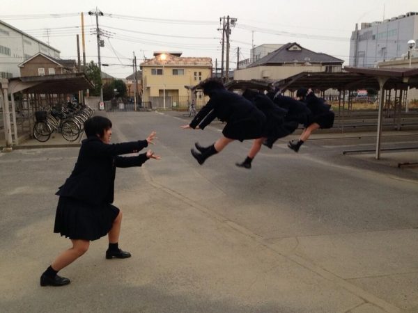 japanese-schoolgirls-makankosappo-kamehameha-hadouken-fireball-photos-29-600x450.jpg