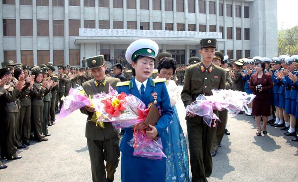 north-korean-female-traffic-officer-crying-hero-of-the-republic-award-03-600x367.jpg